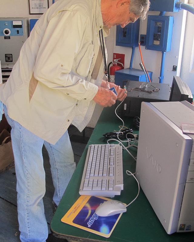 D Setting Up-3.jpg - Bob CLosson W6HIP